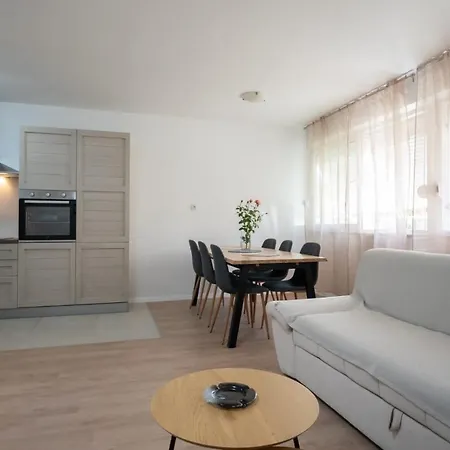 Apartman Mirjana Apartment *