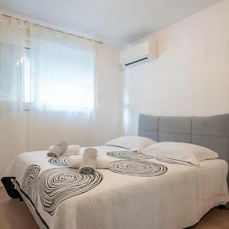 Apartment Apartman Mirjana *